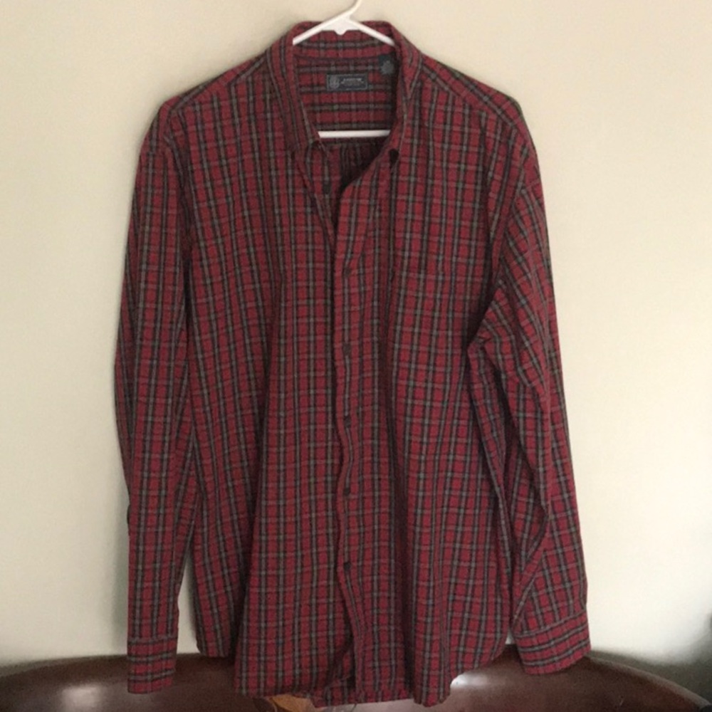 Nice Arrow casual button up for men. Size L